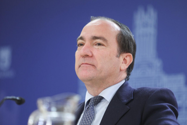 Archivo - El delegado de Urbanismo, Medio Ambiente y Movilidad, Borja Carabante, durante una rueda de prensa posterior a la Junta de Gobierno, en el Palacio de Cibeles