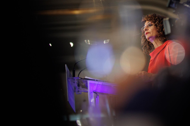 La vicepresidenta primera y ministra de Hacienda, María Jesús Montero, interviene durante un desayuno informativo de Forum Europa, en el Hotel Mandarin Oriental Ritz, a 19 de septiembre de 2024, en Madrid (España).