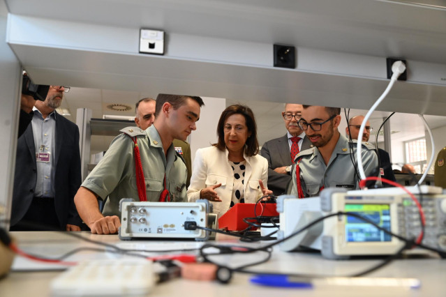 La ministra de Defensa, Margarita Robles (c), durante la apertura del curso académico 2024-2025 del Ministerio de Defensa en la Academia General Militar de Zaragoza, a 19 de septiembre de 2024, en Zaragoza, Aragón (España).