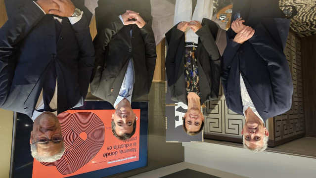 (I-D) El Director Del Servicio De Proyección Institucional De Navarra,Carlos Adín; La Directora General De AIN, Ana Ursúa; El Director Territorial De Caixabank En El Ebro, Alfonso Sánchez, Y El Consejero De Industria Navarro, Mikel Irujo.