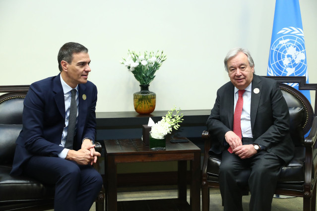 Archivo - El presidente del Gobierno, Pedro Sánchez (i), en el encuentro bilateral con el secretario general de Naciones Unidas, Antonio Guterres (d), en la Conferencia Internacional sobre la respuesta humanitaria de emergencia para Gaza, en el Centro de