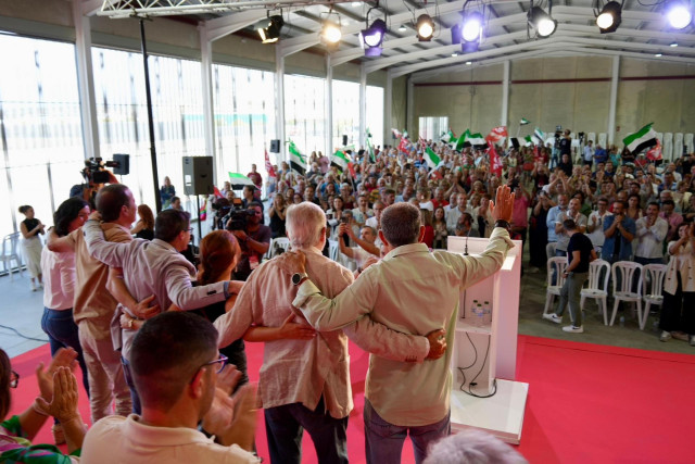 Responsables del PSOE en un acto público en Miajadas