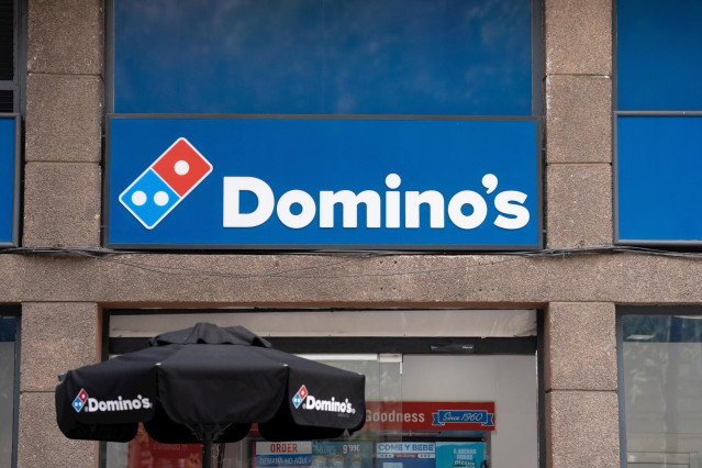 Archivo - Un restaurante de la franquicia Domino’s Pizza en Barcelona