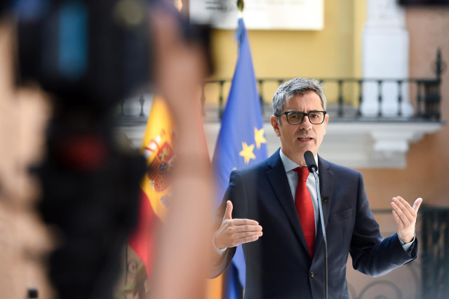 El ministro de la Presidencia, Justicia y Relaciones con las Cortes, Félix Bolaños, ofrece declaraciones a los medios de comunicación tras intervenir en el acto de inauguración de las Jornadas Regionales del Banco Iberoamericano de Desarrollo (BID).