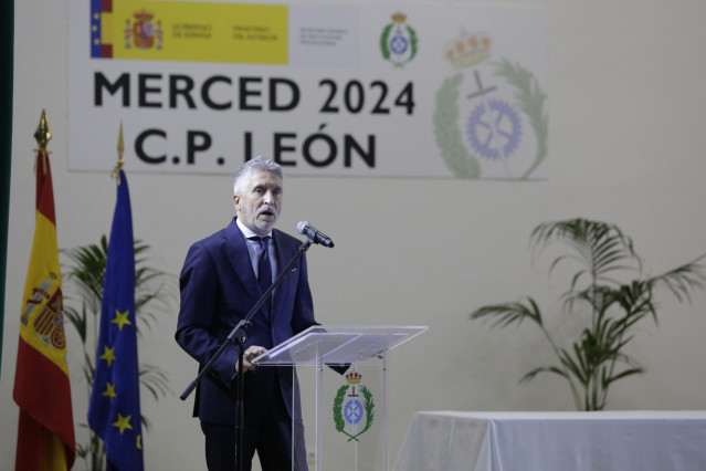 El ministro del Interior, Fernando Grande-Marlaska, interviene durante la celebración de la Merced, en el Centro Penitenciario de León