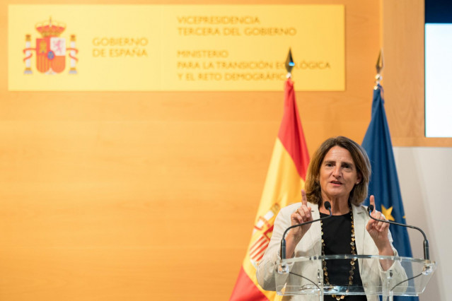 (Foto de ARCHIVO) La vicepresidenta tercera y ministra para la Transición Ecológica y el Reto Demográfico, Teresa Ribera, interviene durante la presentación del primer Mapa de la Comunicación Rural en España, en el Ministerio para la Transición Ecológica