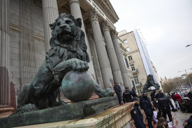 Archivo - Vista del León del Congreso