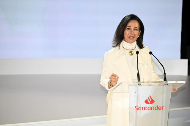 Archivo - Ana Patricia Botín habla durante la entrega de premios de la XVI Convocatoria 