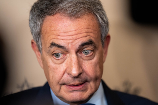 El expresidente del Gobierno, José Luis Rodríguez Zapatero, durante la presentación del libro 'La democracia y sus derechos', en el Ateneo de Madrid, a 24 de septiembre de 2024, en Madrid (España).