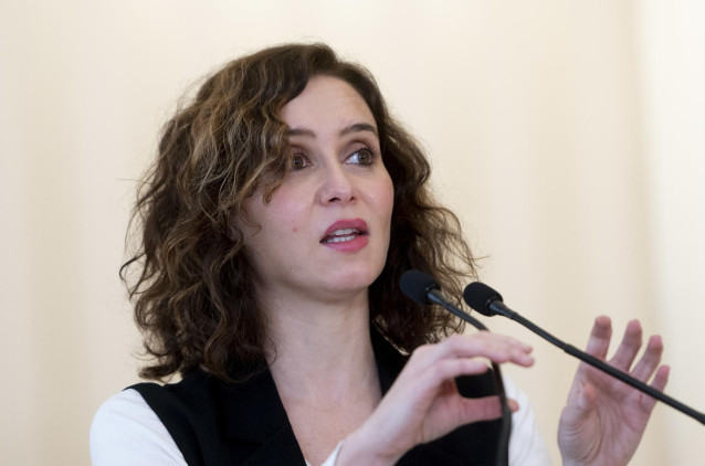 Archivo - La presidenta de la Comunidad de Madrid, Isabel Díaz Ayuso, durante una rueda de prensa