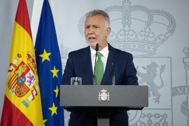 El ministro de Política Territorial, Ángel Víctor Torres, durante una rueda de prensa , en el Complejo de La Moncloa, a 27 de septiembre de 2024, en Madrid (España). Estas reuniones se enmarcan en la ronda que suele hacer el jefe del Ejecutivo tras las el