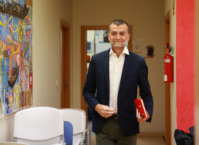 El coordinador federal de Izquierda Unida, Antonio Maíllo, durante la rueda de prensa. A 09 de septiembre de 2024, en Sevilla (Andalucía, España).