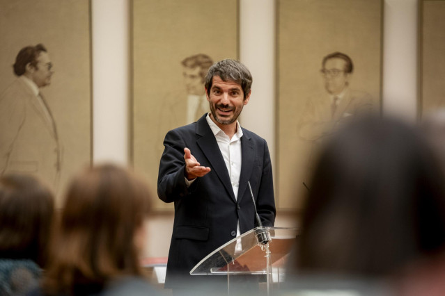 El ministro de Cultura, Ernest Urtasun, interviene durante el acto de conmemoración del Día Europeo de las Lenguas, en el Congreso de los Diputados, a 26 de septiembre de 2024, en Madrid (España).