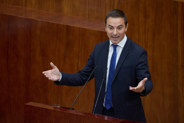 El secretario general del PSOE-M, Juan Lobato, interviene durante la segunda sesión del Debate del Estado de la Región, en la Asamblea de Madrid, a 13 de septiembre de 2024, en Madrid (España).
