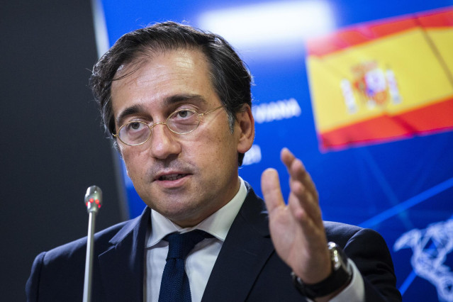 Archivo - El Ministro de Asuntos Exteriores, Unión Europea y Cooperación, José Manuel Albares, en rueda de prensa, después de recibir al Ministro de Asuntos Exteriores de Eslovenia, Anže Logar, a 30 de agosto de 2021, en el Palacio de Viana, Madrid, (Espa