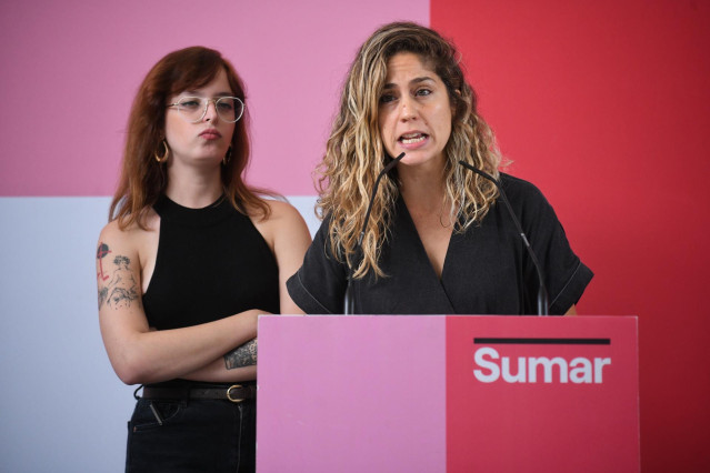 La secretaria de Comunicación de Sumar, Elizabeth Duval, acompañada por la Secretaria de Organización de Sumar, Lara Hernández, ofrece una rueda de prensa con motivo del comienzo del curso político, en el Espacio Rastro, a 2 de septiembre de 2024, en Madr