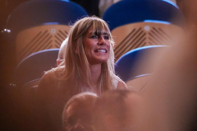La mujer del presidente del Gobierno, Begoña Gómez, durante la entrega del Premio Donostia a Pedro Almodóvar, en el Festival de Cine de San Sebastián, a 26 de septiembre de 2024, en San Sebastián, Guipúzcoa, País Vasco (España).