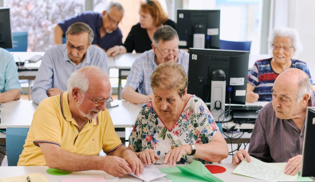 Archivo - Las personas mayores representan el 22,5% de la población, logrando en 2023 su mayor registro histórico: 9.290.586 adultos mayores.