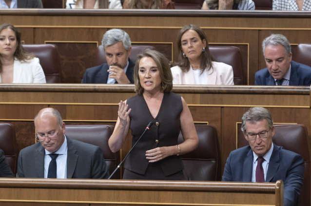 La secretaria general del PP, Cuca Gamarra, interviene durante una sesión de control al Gobierno, en el Congreso de los Diputados, a 11 de septiembre de 2024, en Madrid (España). La financiación singular para Cataluña pactada entre el PSC y ERC es uno de