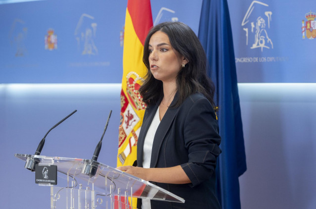 La portavoz de VOX en el Congreso, Pepa Millán, interviene durante una rueda de prensa anterior a la Junta de Portavoces, en el Congreso de los Diputados, a 1 de octubre de 2024, en Madrid (España).