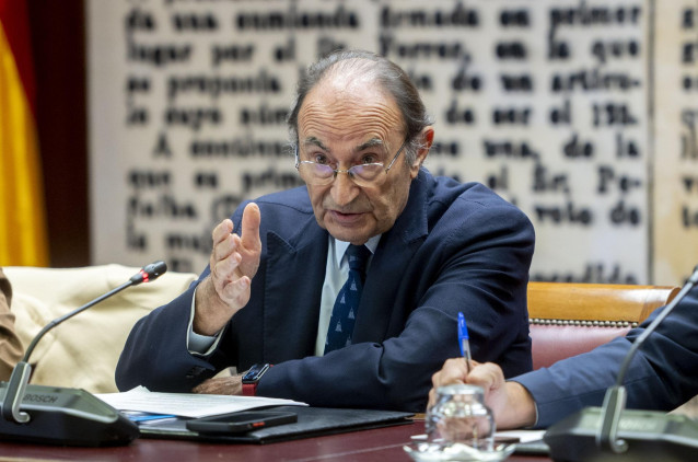 El catedrático emérito de Sociología de la Universidad Complutense de Madrid, Emilio Lamo de Espinosa,  comparece ante la Comisión de Investigación sobre la gestión del Presidente del Centro de Investigaciones Sociológicas, en el Senado, a 2 de octubre de