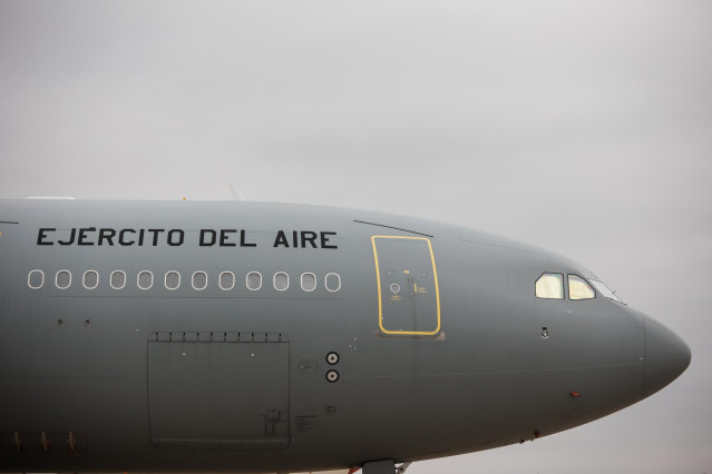 Un Airbus A330 durante la presentación del logo que se ha diseñado con motivo del X aniversario de la proclamación del Rey, en la base aérea de Torrejón de Ardoz, a 25 de septiembre de 2024, en Torrejón de Ardoz, Madrid (España).