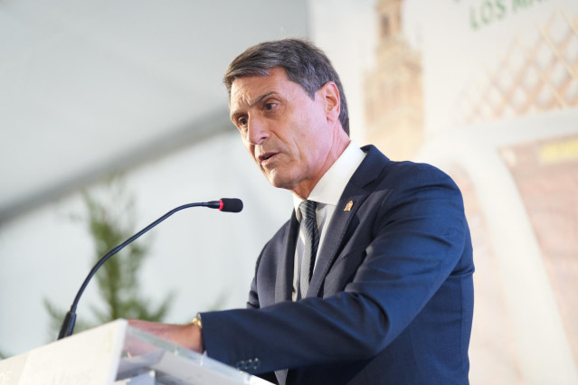 El delegado de Gobierno en Andalucía, Pedro Fernández, interviene en un acto.