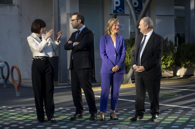 (I-D) La ministra de Ciencia, Innovación y Universidades, Diana Morant, el ministro de Economía, Comercio y Empresa, Carlos Cuerpo, la ministra de Educación, Formación Profesional y Deportes, Pilar Alegría, y el ministro de Industria y Turismo, Jordi Here
