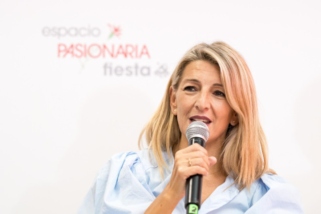 La vicepresidenta segunda y ministra de Trabajo, Yolanda Díaz durante un debate 'Por la reducción de la jornada laboral', en el Recinto Ferial Auditorio Miguel Ríos, a 29 de septiembre de 2024, en Rivas Vaciamadrid, Madrid (España).