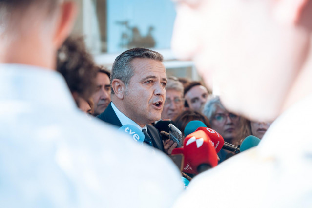 El consejero de Vivienda, Jorge Rodrigo, ofrece declaraciones a los medios a su llegada a la Conferencia Sectorial de Vivienda, en la sede del Ministerio, a 3 de octubre de 2024, en Madrid (España).