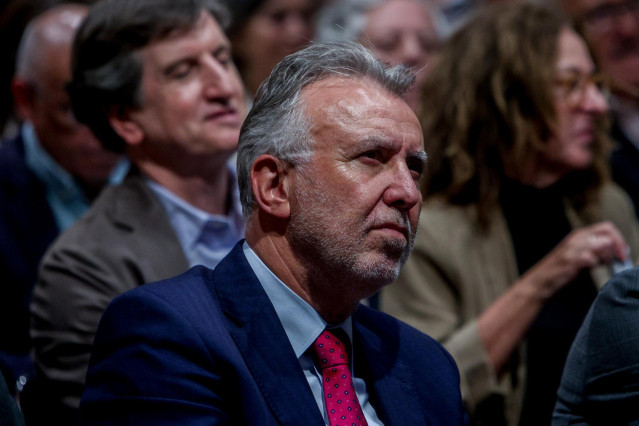 El ministro de Política Territorial y Memoria Democrática, Ángel Víctor Torres, durante la presentación del libro, 'En la piel de los héroes' en el Instituto Cervantes, a 3 de octubre de 2024, en Madrid (España).