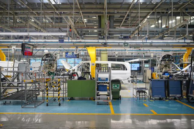 Archivo - Vista general de una sección de la planta de Mercedes Vitoria, a 25 de marzo de 2024, en Vitoria-Gasteiz, Álava, País Vasco (España).
