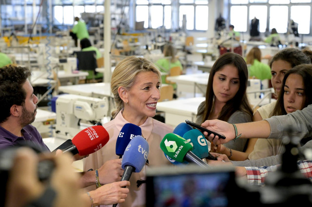 Archivo - La ministra de Trabajo, Yolanda Díaz, ofrece declaraciones a los medios tras visitar instalaciones de Inditex
