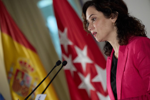 La presidenta de la Comunidad de Madrid, Isabel Díaz Ayuso, protagoniza el Diálogo AmChamSpain, encuentro informativo organizado por la Cámara de Comercio de EE.UU. en España, a 8 de octubre