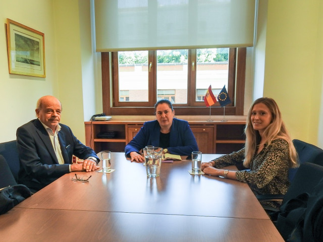 José Friguls, Presidente De Anafric, Con Begoña García, Secretaria De Estado De Agricultura Y Alimentación.