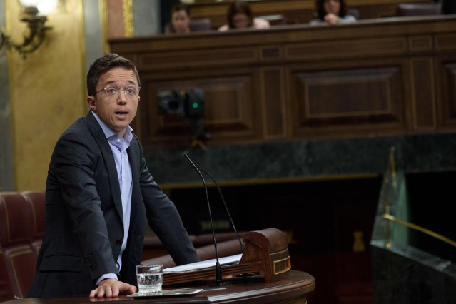 El Portavoz del Grupo Parlamentario Plurinacional Sumar en el Congreso, Íñigo Errejón, interviene durante una sesión plenaria en la Cámara Baja, a 17 de septiembre de 2024, en Madrid (España).