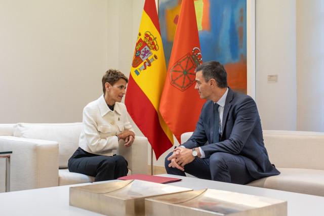 El presidente del Gobierno, Pedro Sánchez, durante su reunión con la presidenta de Navarra, María Chivite, en el Complejo de La Moncloa, a 10 de octubre de 2024, en Madrid (España). El objetivo de la ronda de reuniones del presidente del Gobierno con los