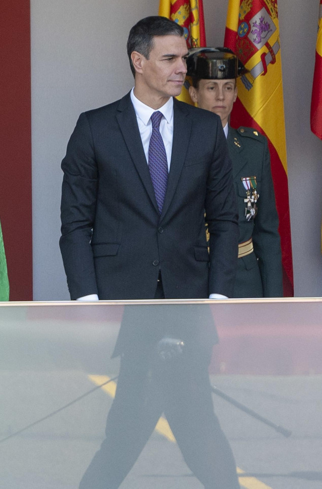 Archivo - El presidente del Gobierno, Pedro Sánchez, durante el desfile del 12 de octubre 'Día de la Fiesta Nacional', en la plaza de Cánovas del Castillo, a 12 de octubre de 2023, en Madrid (España).