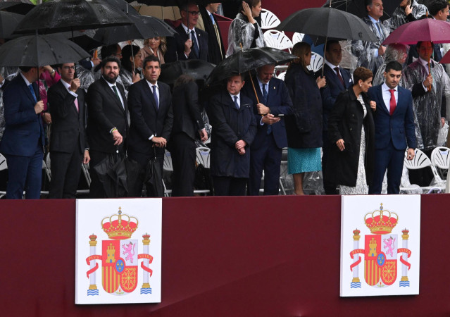 El presidente de la Región de Murcia, Fernando López Miras, durante el desfile con motivo del Día de la Fiesta Nacional,