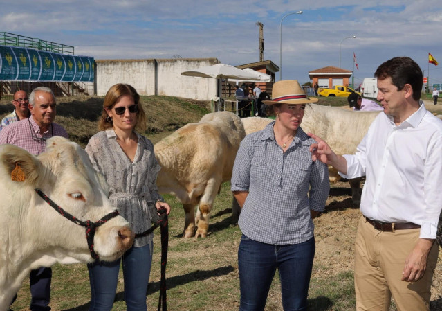 Imagen publicada por el presidente de la Junta en su cuenta en 'X' en el Día de la Mujer Rural