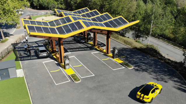 Archivo - Economía/Motor.- Autopistas y Fastned construirán dos estaciones de recarga ultrarrápida en la C-32 en Barcelona