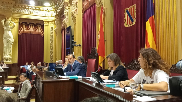 Mesa del Parlament.