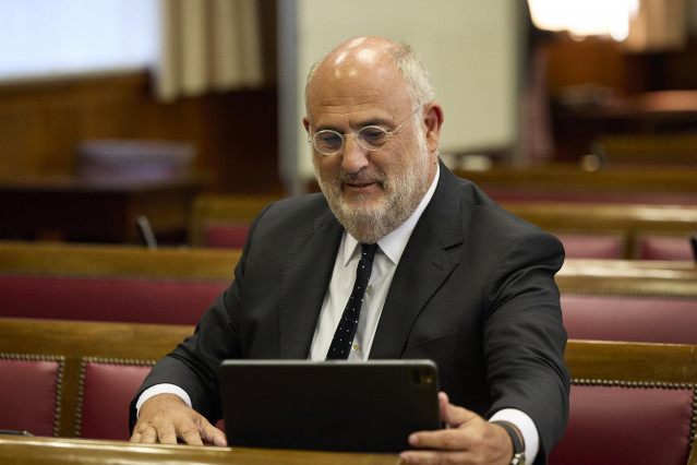 Archivo - El senador de JxCat Eduard Pujol durante una comparecencia del ministro de Transportes y Movilidad Sostenible, ante la Comisión de Transportes y Movilidad Sostenible del Senado para explicar los reiterados retrasos y múltiples incidencias en la