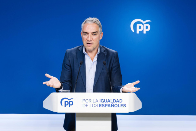 Archivo - El coordinador general del PP, Elías Bendodo, ofrece una rueda de prensa posterior a la reunión del Comité de Dirección del Partido Popular, a 2 de octubre de 2023, en Madrid (España).