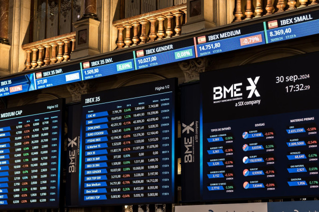 Paneles del Ibex en el Palacio de la Bolsa de Madrid, a 30 de septiembre de 2024, en Madrid (España).