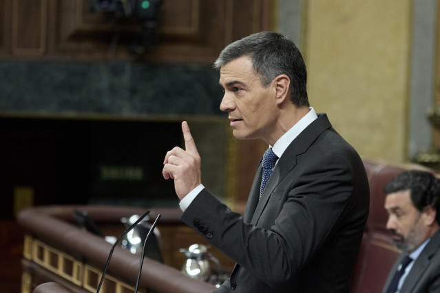 El presidente del Gobierno, Pedro Sánchez, interviene durante una sesión plenaria, en el Congreso de los Diputados, a 9 de octubre de 2024, en Madrid (España). Durante la sesión de control, el presidente del Gobierno ha hablado sobre la política migratori