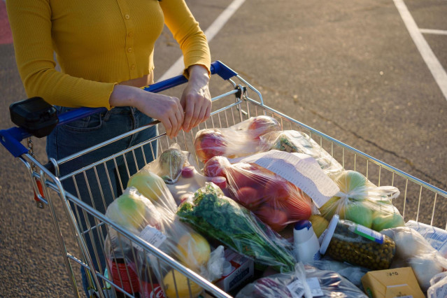 Archivo - Alimentos envasados en plásticos