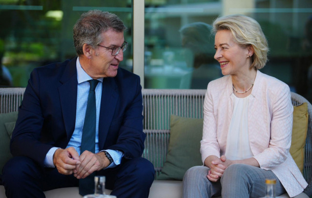 Archivo - El líder del PP, Alberto Núñez Feijóo, mantiene una reunión informal con la presidenta de la Comisión Europea en Cascais (Portugal).