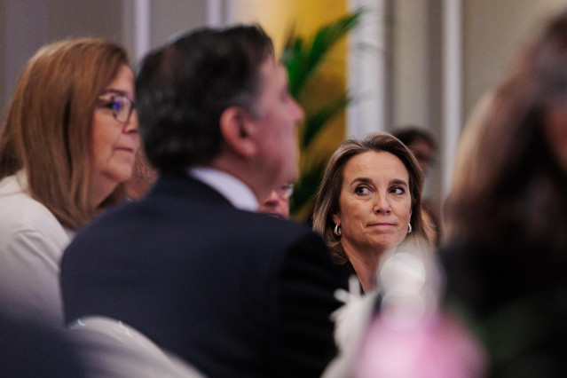 La secretaria general del PP, Cuca Gamarra, durante un desayuno informativo de Nueva Economía Fórum, a 17 de octubre de 2024, en Madrid (España).