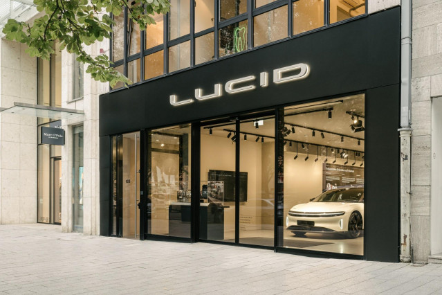 Archivo - Lucid announced the official opening of its latest European retail location in Düsseldorf, Germany. The new Studio is iocated in the heart of Düsseldorf on the iconic Königsallee.